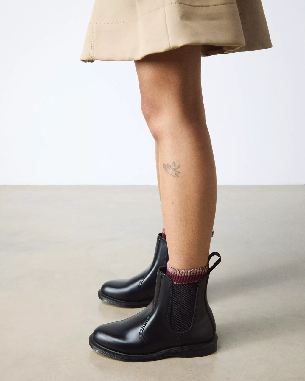FLORA Smooth Leather Chelsea Boots