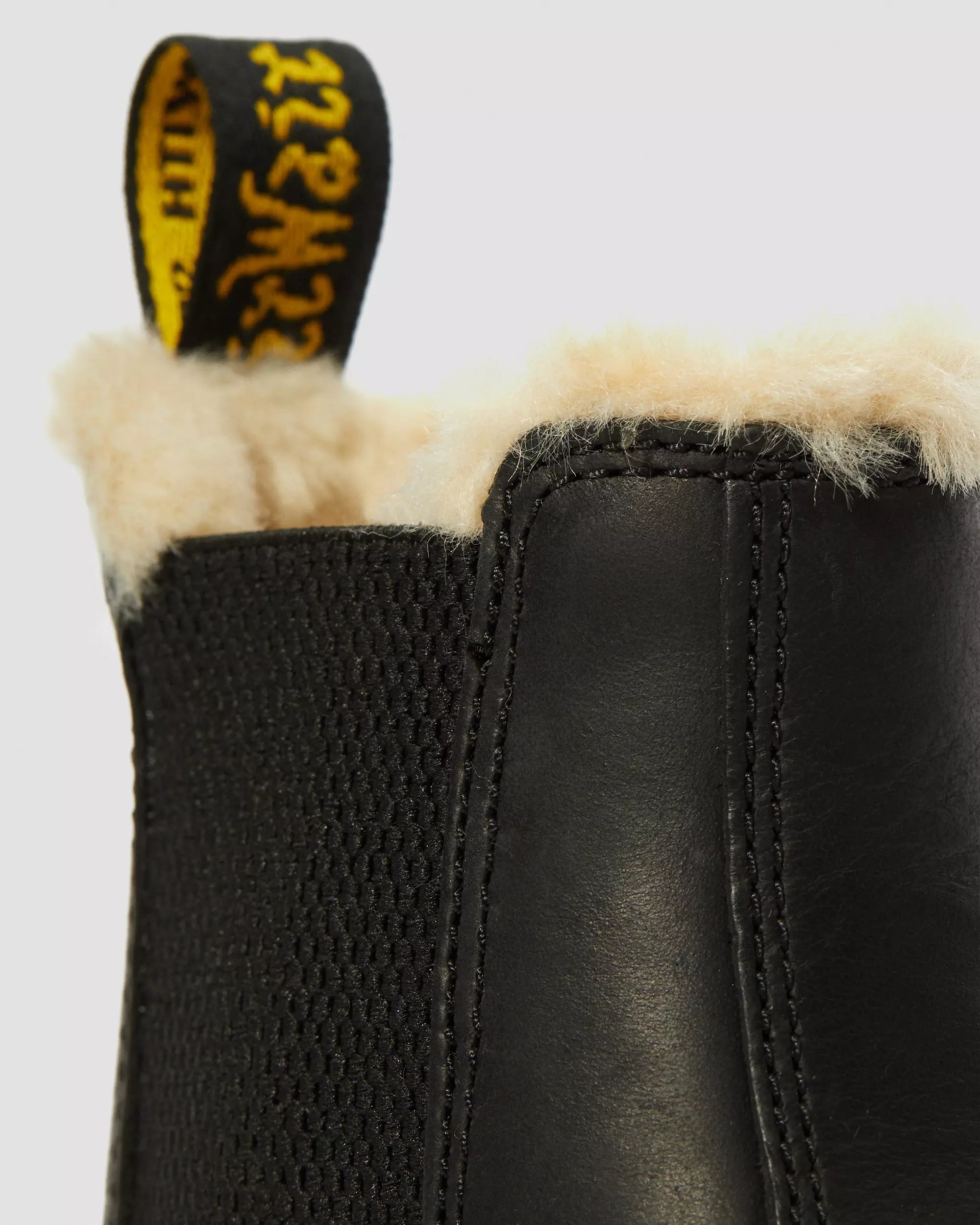 2976 Women's Women's Faux Fur Lined Chelsea Boots