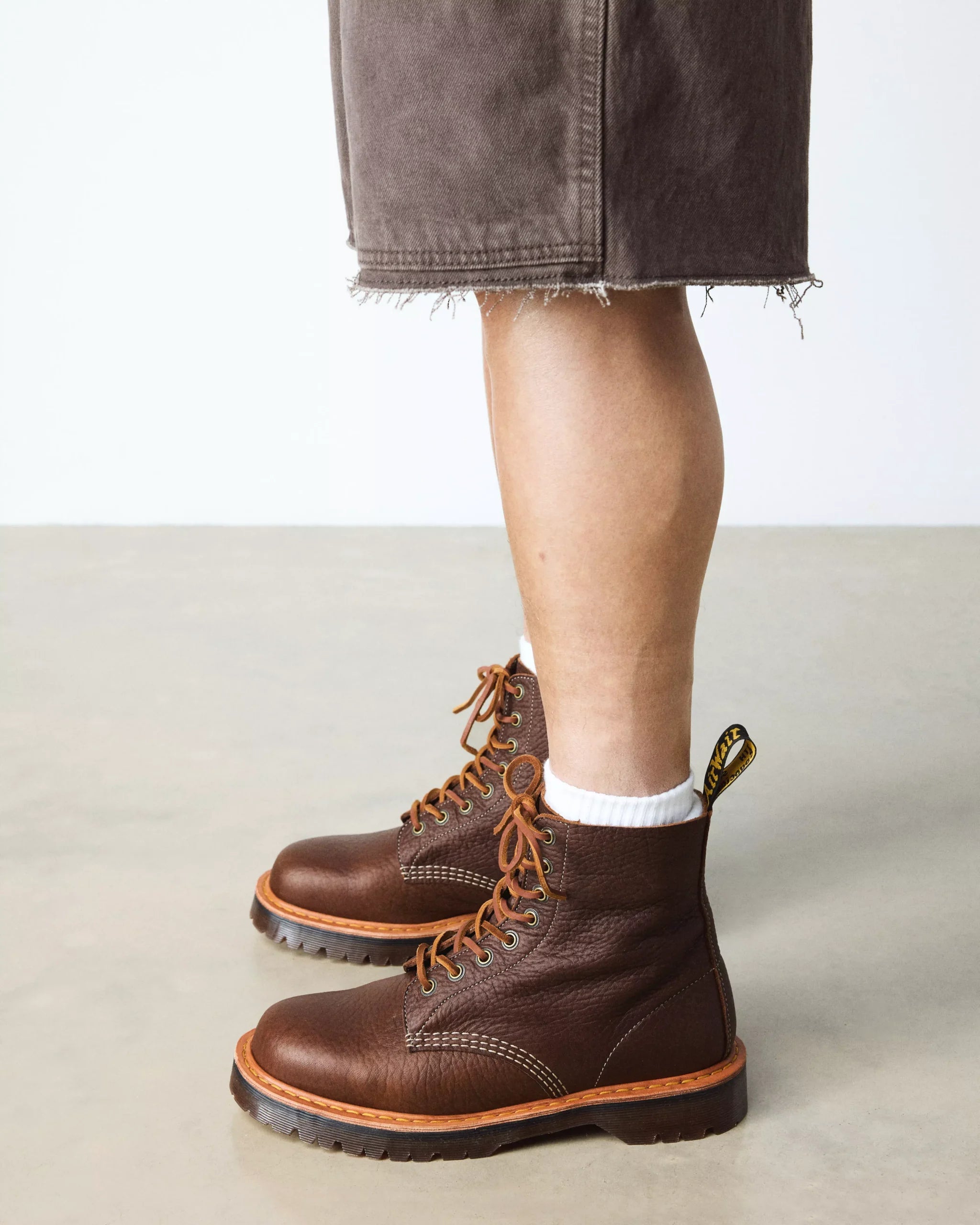1460 Wild Grain Leather Lace Up Boots