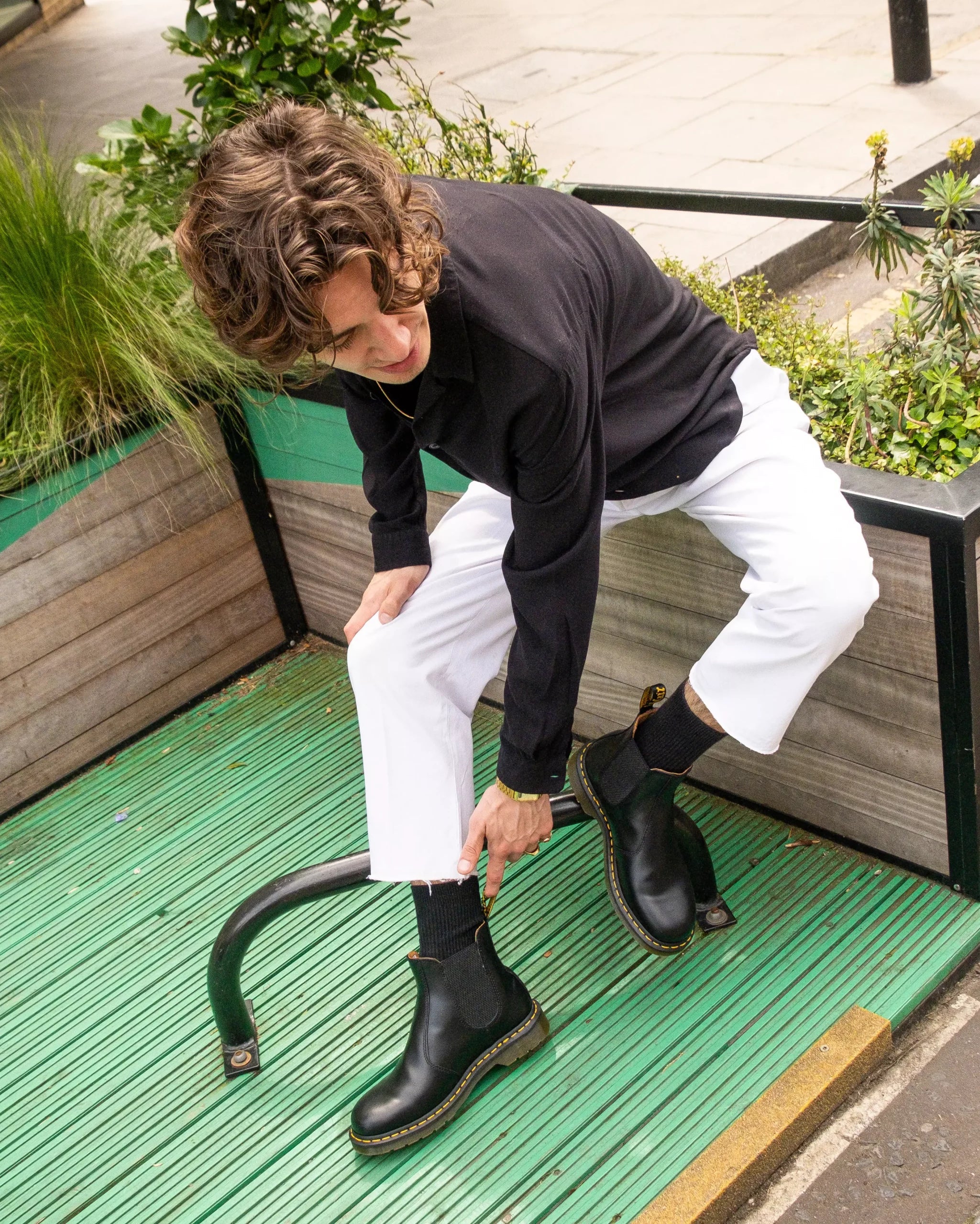 2976 Yellow Stitch Smooth Leather Chelsea Boots