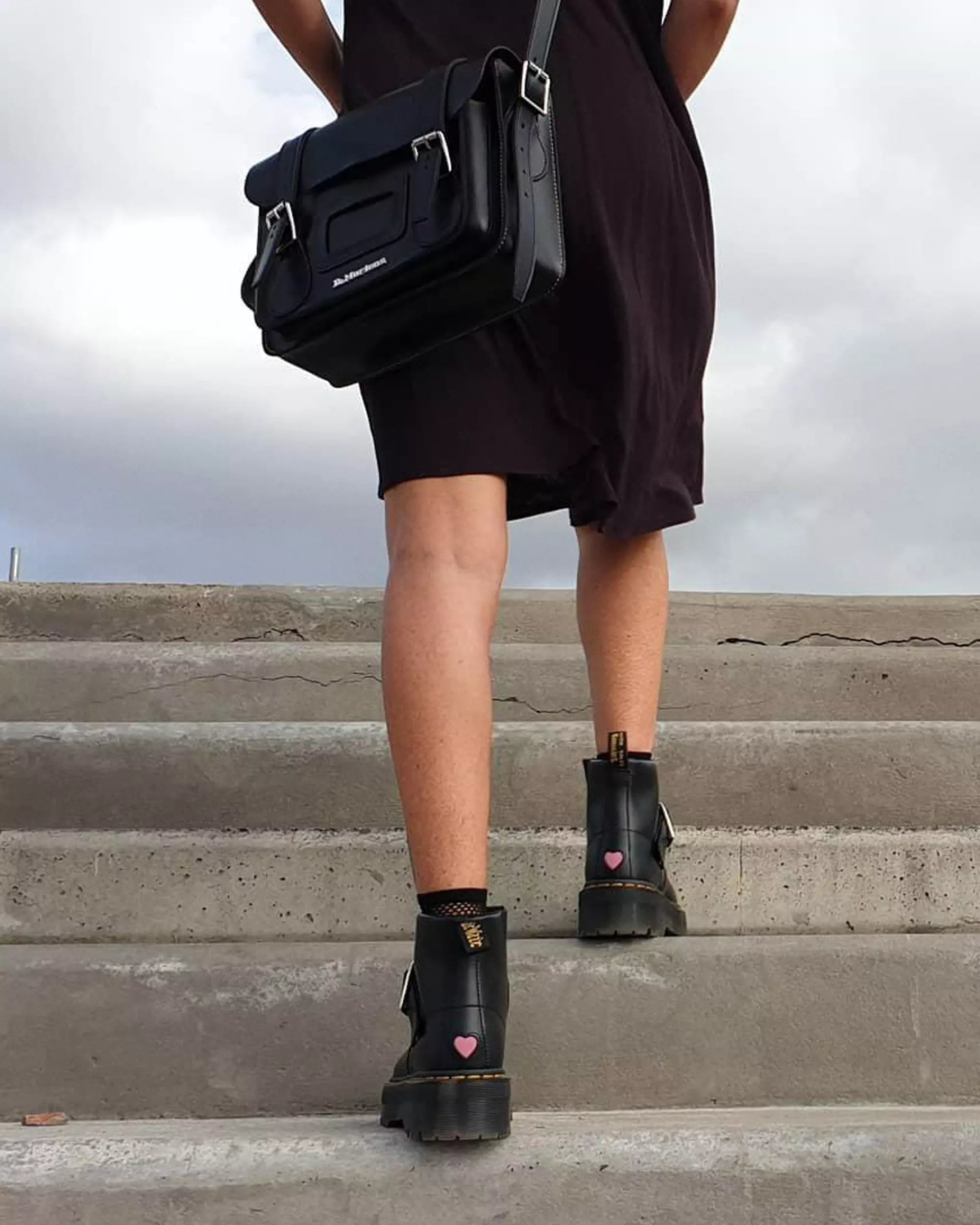 11 Inch Messenger Bag Leather Crossbody Bag
