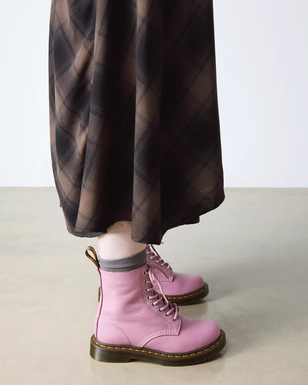 1460 Pascal 8 Eye Leather Boots