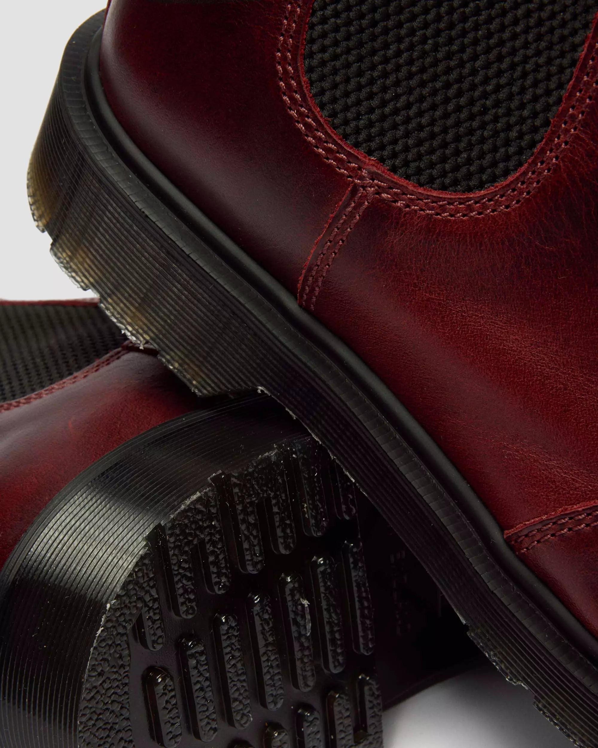 2976 Made In England Classic Calf Leather Chelsea Boots